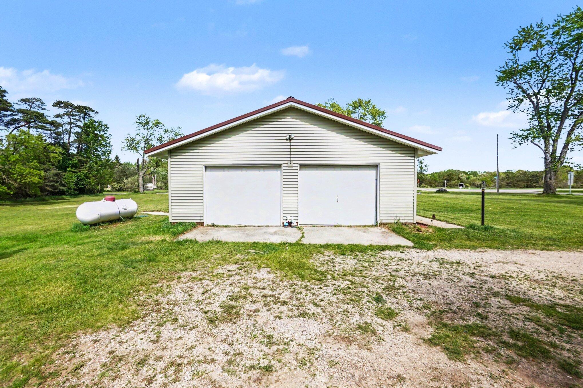 6022 13 Mile Road Remus, MI 49340 - Photo 4 of 26 034_file_1381