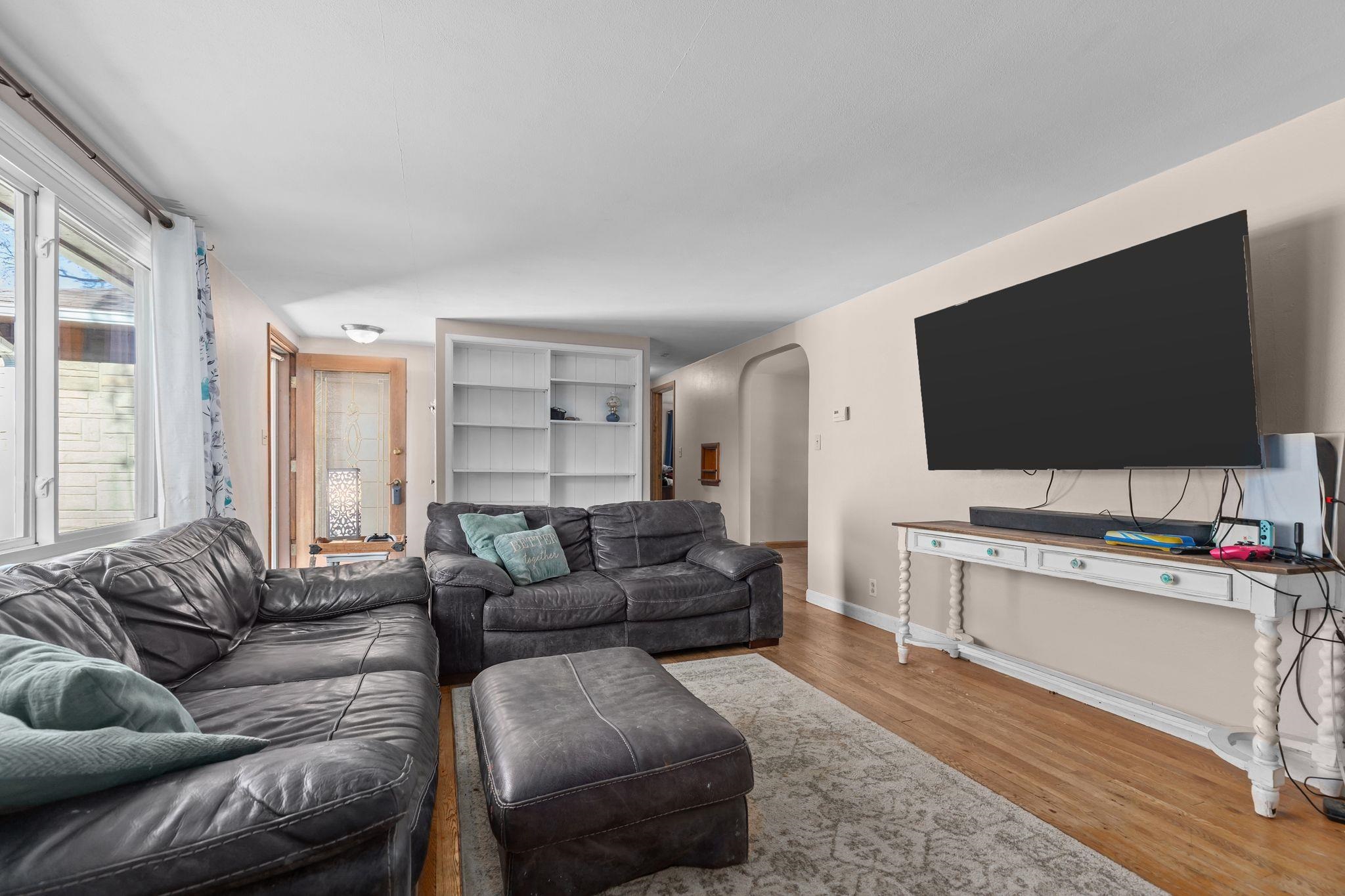 2530 Barbara Avenue Appleton, WI 54915 - Photo 7 of 32