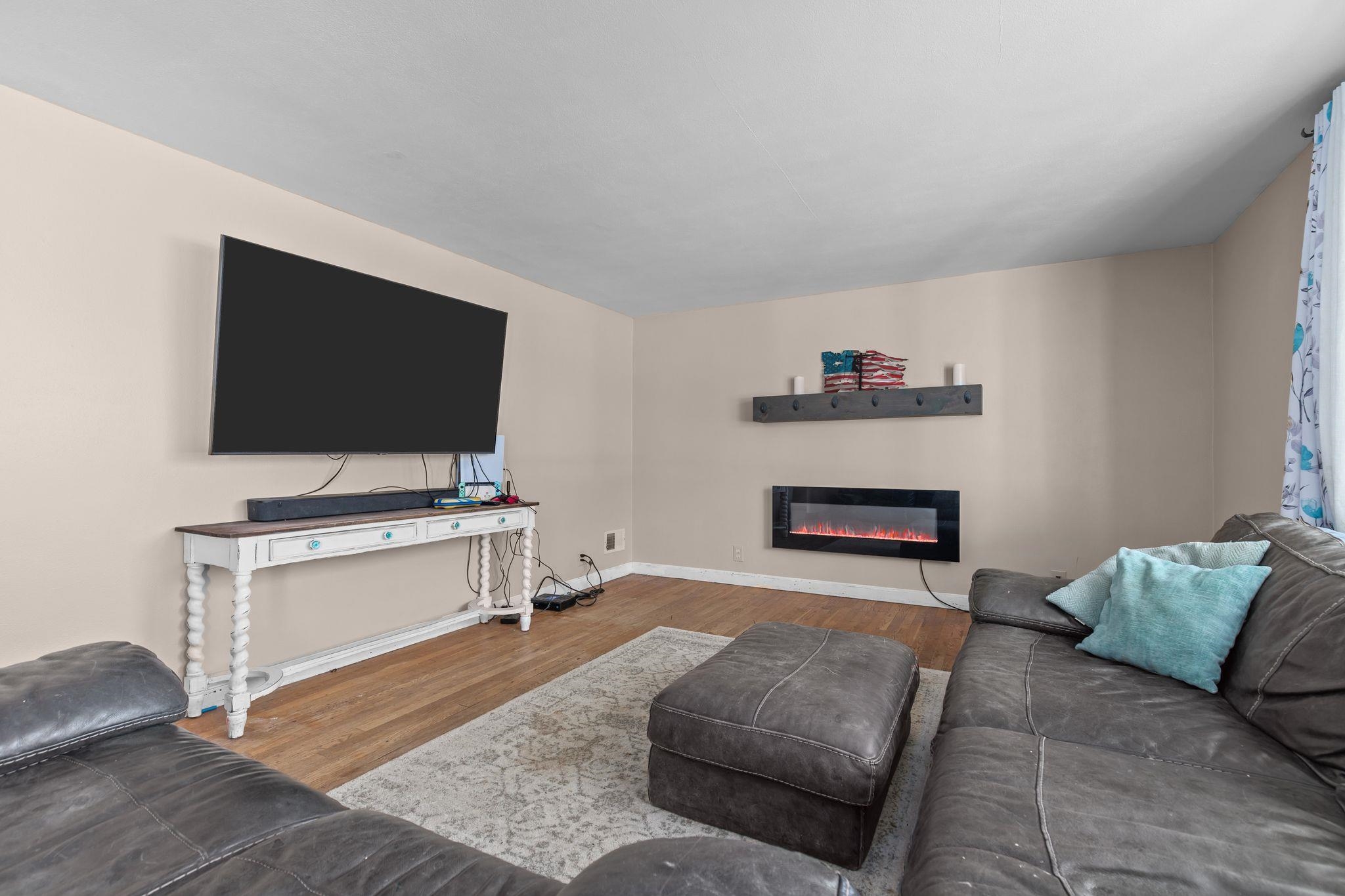 2530 Barbara Avenue Appleton, WI 54915 - Photo 8 of 32