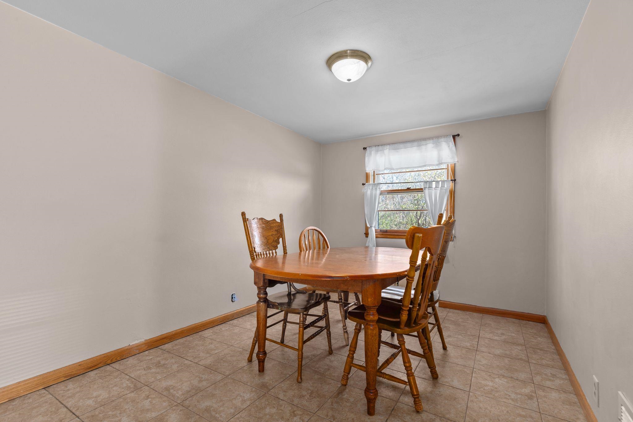 2530 Barbara Avenue Appleton, WI 54915 - Photo 10 of 32