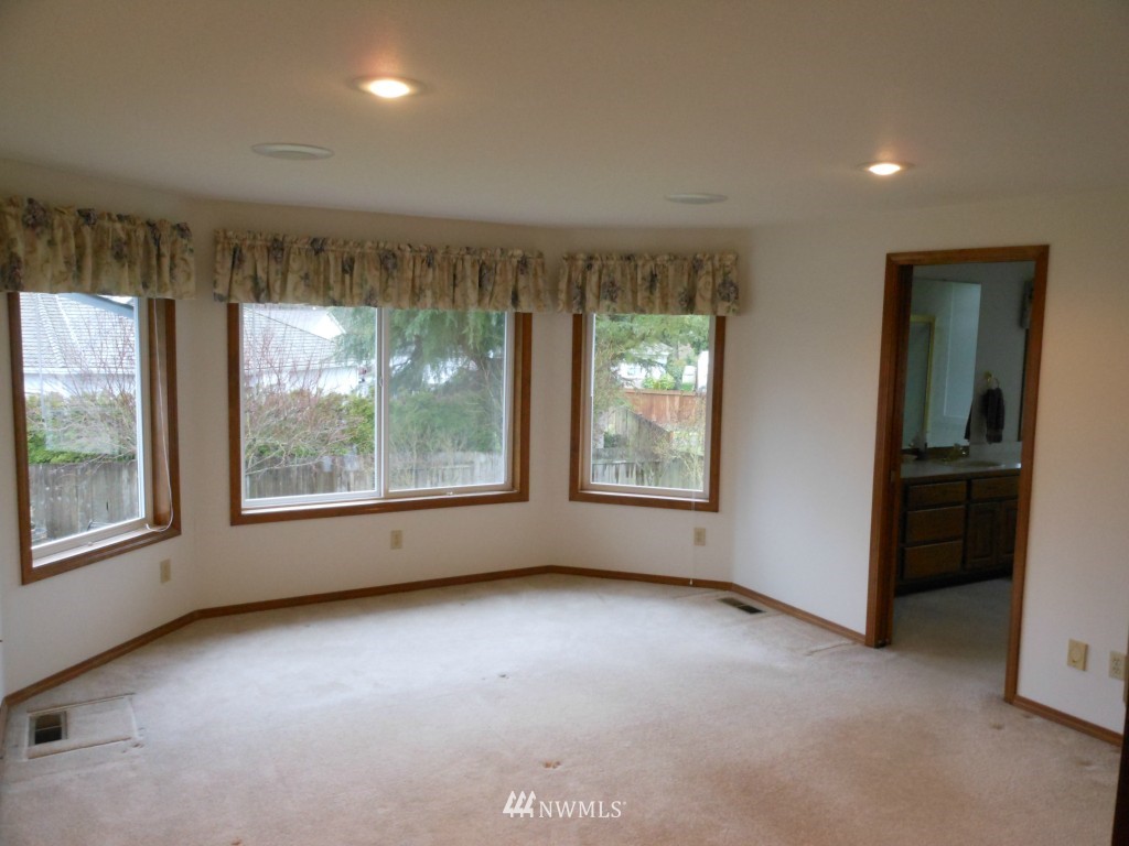 10309 Ridge Place Sedro-Woolley, WA 98284 - Photo 8 of 15 Gallery Image 8