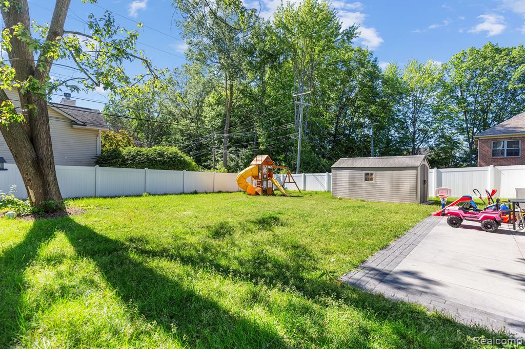 3384 Mildred Avenue Rochester Hills, MI 48309 - Photo 5 of 38