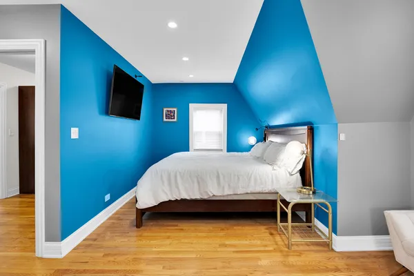 $575,000 | 5537 West Melrose Street, Chicago, IL 60641