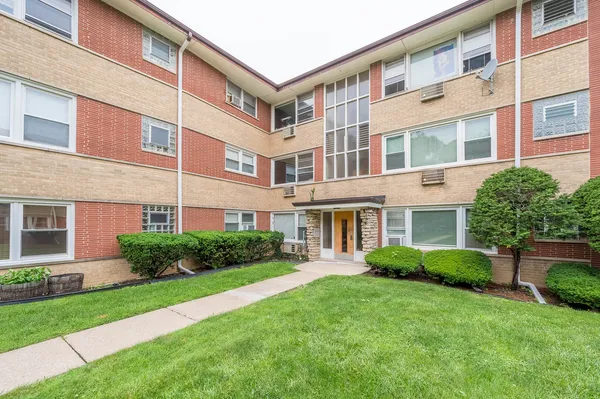 $224,900 | 4326 North Keystone Avenue, Unit 2C, Chicago, IL 60641