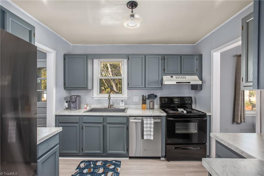 2801 Westridge Road Winston-Salem, NC 27103 - Photo 6 of 29