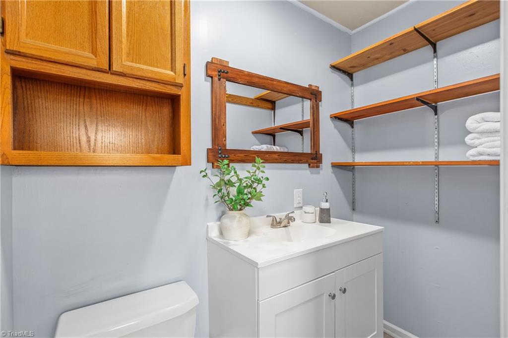 2801 Westridge Road Winston-Salem, NC 27103 - Photo 10 of 29