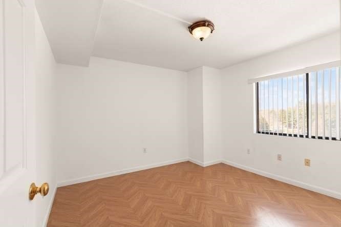 198 Locust Street, Unit 1702 Lynn, MA 01904 - Photo 12 of 26 a view of an empty room