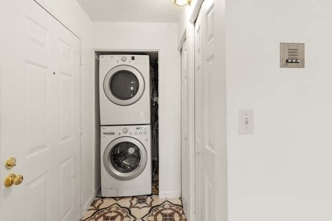 198 Locust Street, Unit 1702 Lynn, MA 01904 - Photo 15 of 26 a close up view of a washer and dryer