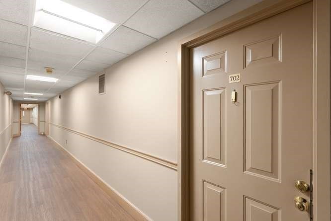 198 Locust Street, Unit 1702 Lynn, MA 01904 - Photo 18 of 26 a view of a hallway