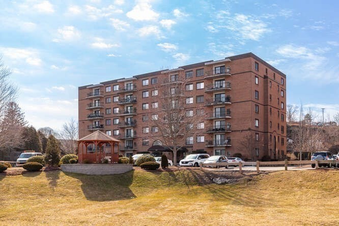 198 Locust Street, Unit 1702 Lynn, MA 01904 - Photo 3 of 26 a view of a water with building in the background