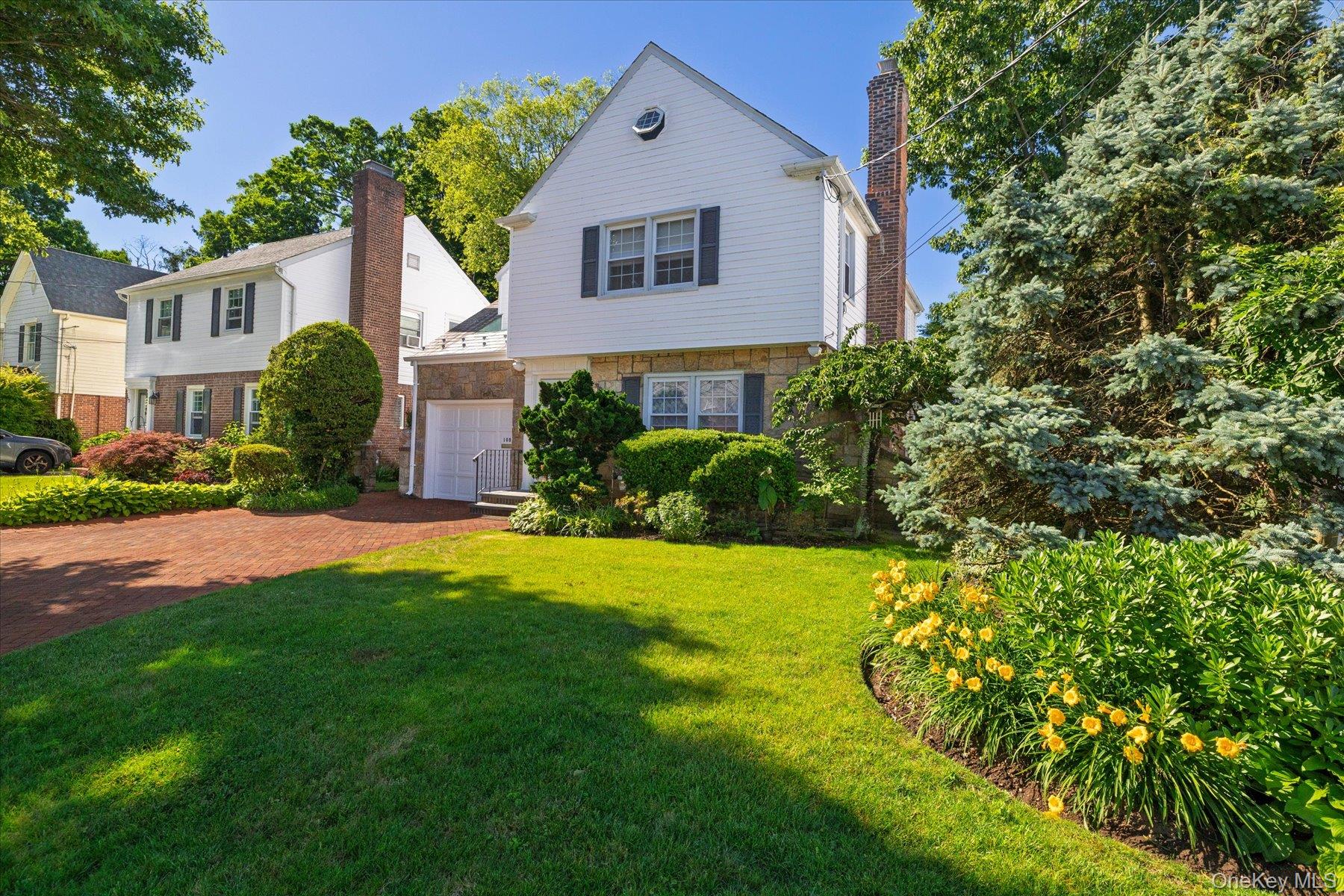 108 Muirfield Road Rockville Centre, NY 11570 - Photo 1 of 15