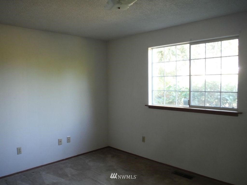 10720 McDonald Road Southwest Tacoma, WA 98498 - Photo 7 of 8