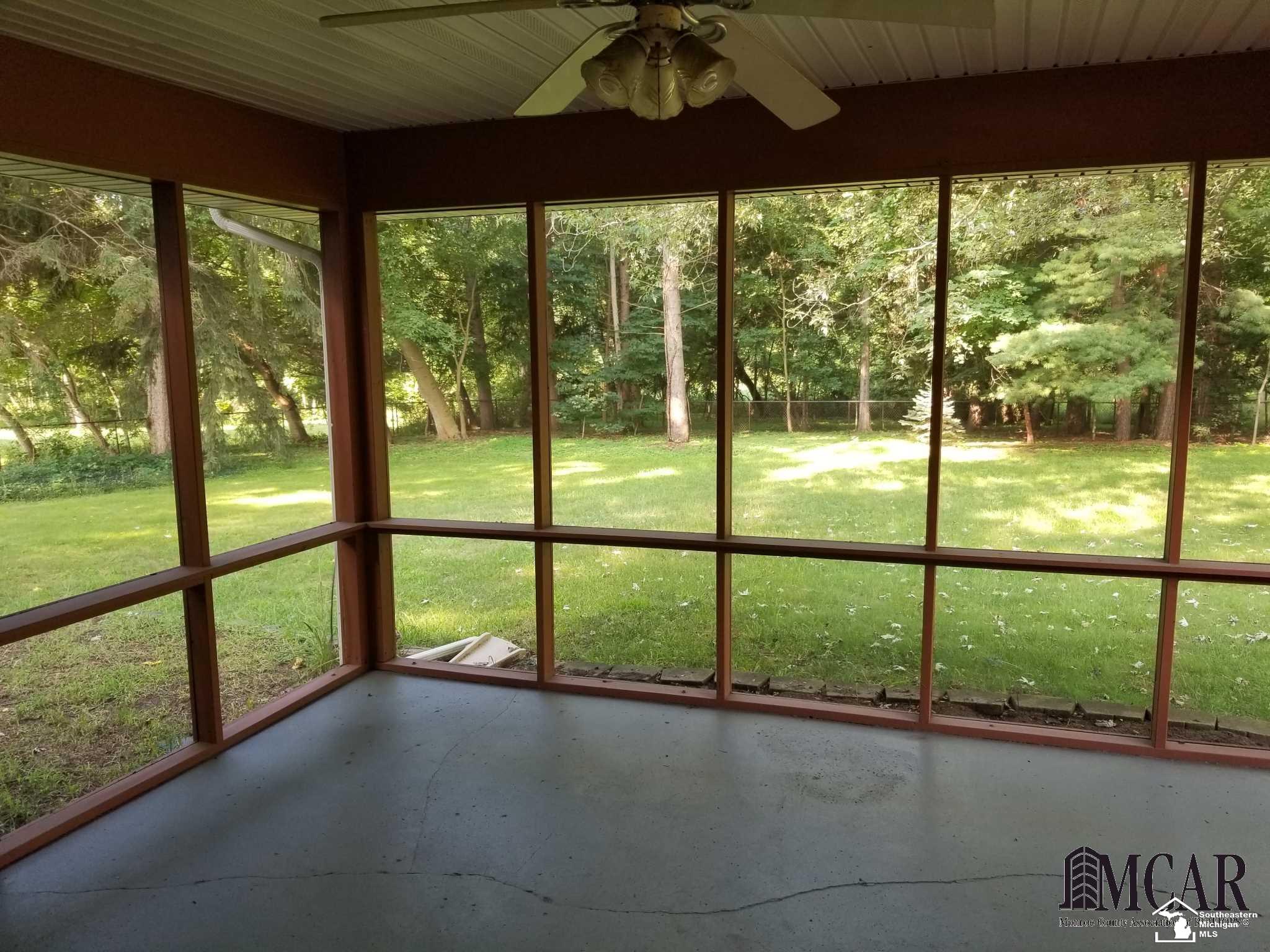 13055 Briar Hill Road Carleton, MI 48117 - Photo 16 of 27 21490829-15.JPG