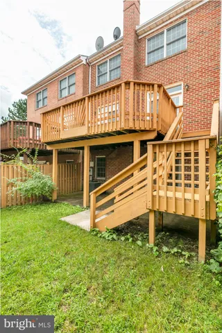 a view of a yard in front of a house