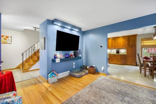 4618 South Arlington Road Uniontown, OH 44685 - Photo 22 of 31 Living room with light hardwood / wood-style floors