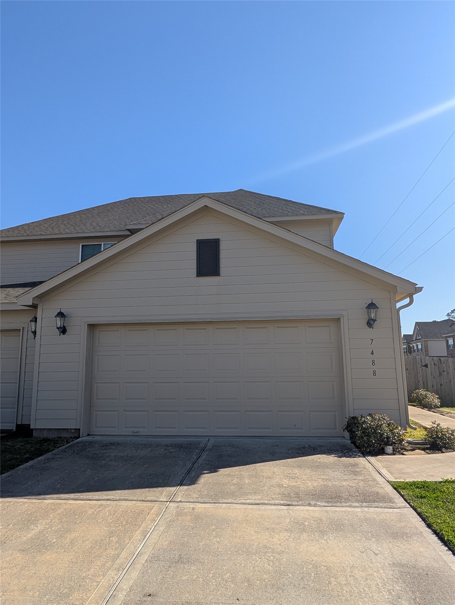 7486 Woo Street Pearland, TX 77584 - Photo 6 of 15 a house with a outdoor space
