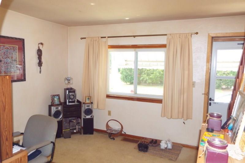 403 Mitchell Avenue Butler, PA 16001 - Photo 4 of 22 Very useful additional room at the entrance of the home would make a great office, den or pet friendly room!