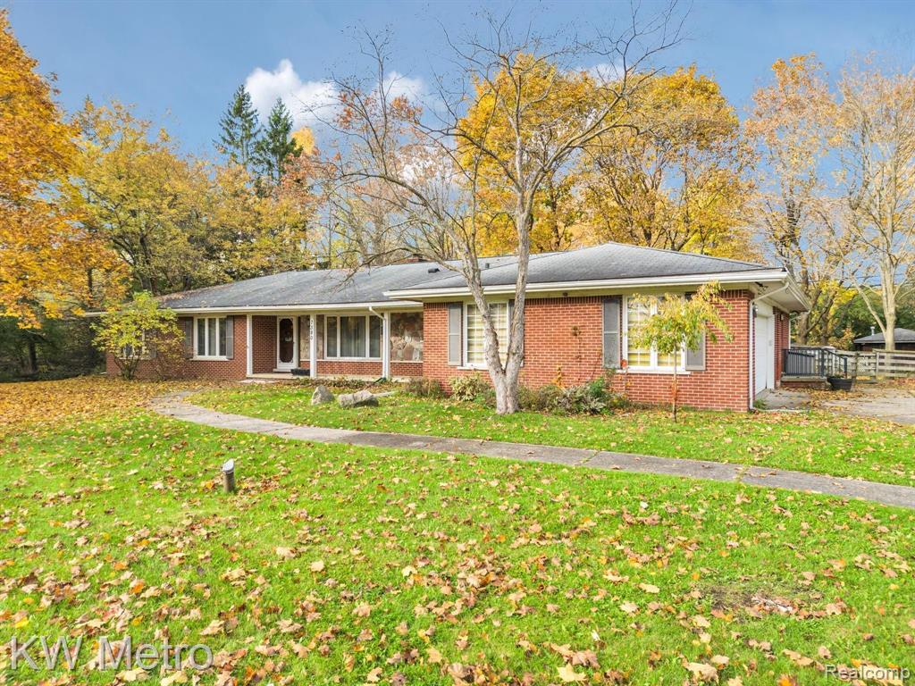 7380 Villamuer Road West Bloomfield, MI 48322 - Photo 4 of 59
