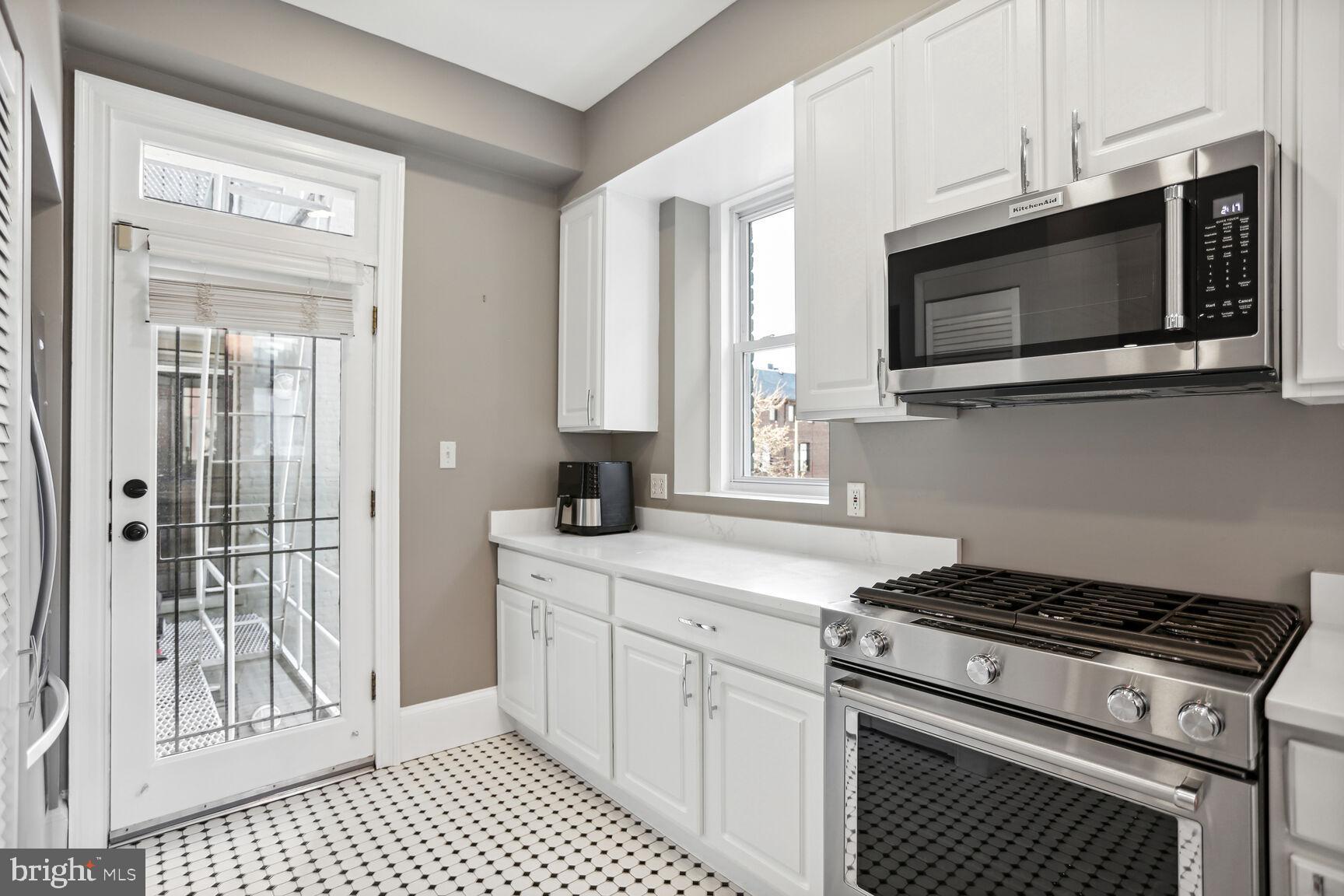 1423 R Street Northwest, Unit 205 Washington, DC 20009 - Photo 12 of 20