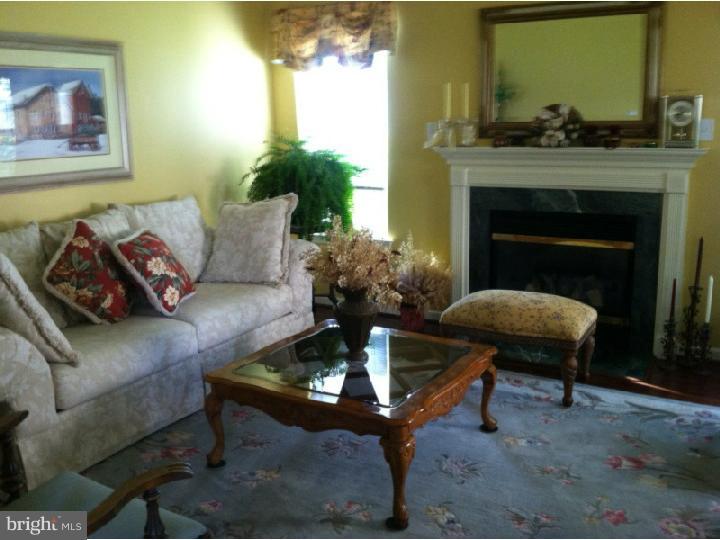 4541 Old Oak Road Doylestown, PA 18902 - Photo 9 of 22 Living Room