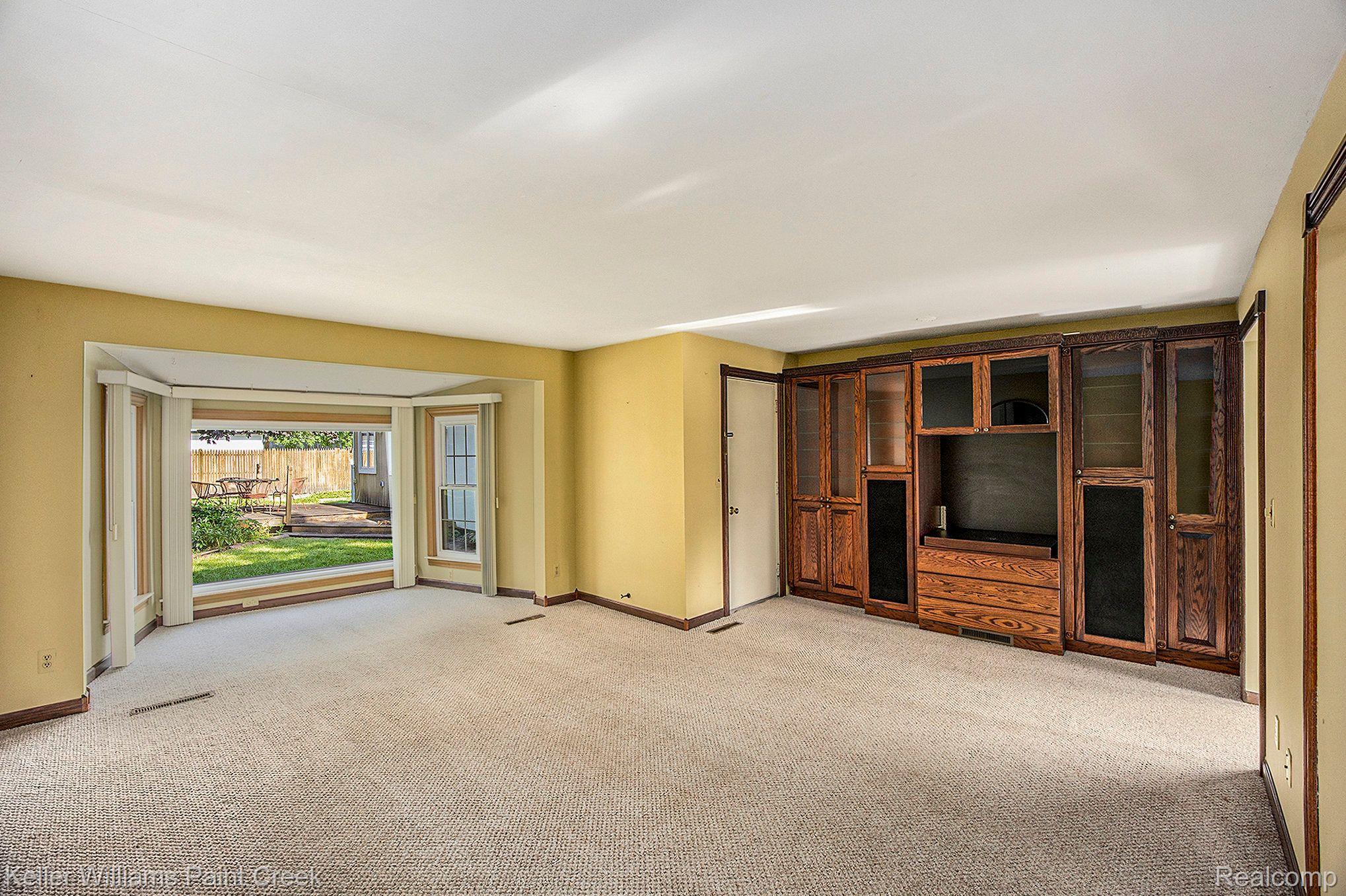 3021 Avon Manor Road Rochester, MI 48307 - Photo 3 of 36 Gallery Image 3