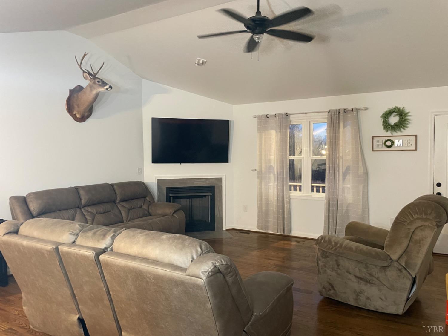 712 Columbus Road Concord, VA 24538 - Photo 10 of 34 a living room with furniture and a flat screen tv
