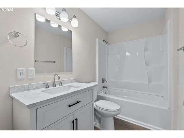 $419,900 | 7817 North Delaware Avenue, Portland, OR 97217