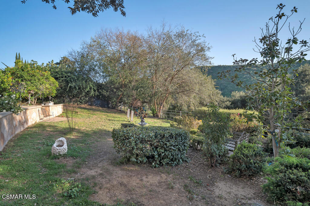 1278 Rambling Road Simi Valley, CA 93065 - Photo 33 of 76 a view of a backyard