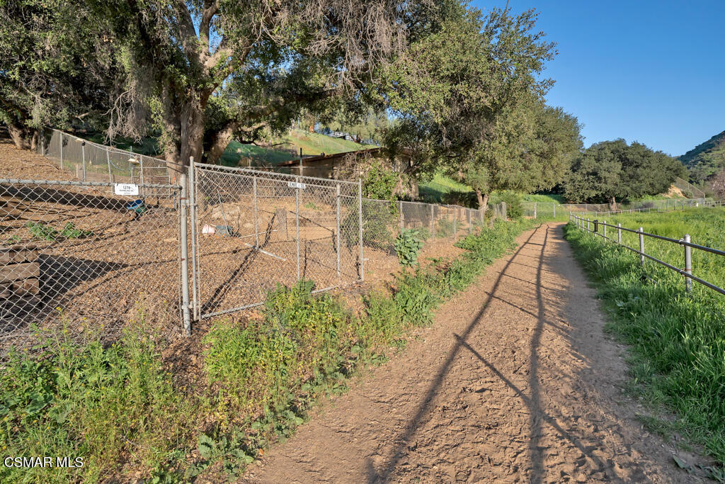 1278 Rambling Road Simi Valley, CA 93065 - Photo 38 of 76