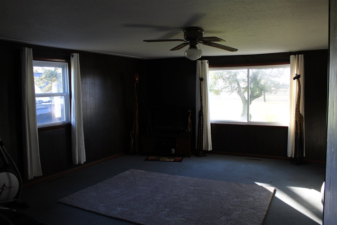 8987 Cram Road Chesaning, MI 48616 - Photo 34 of 45 31399147-33.JPG