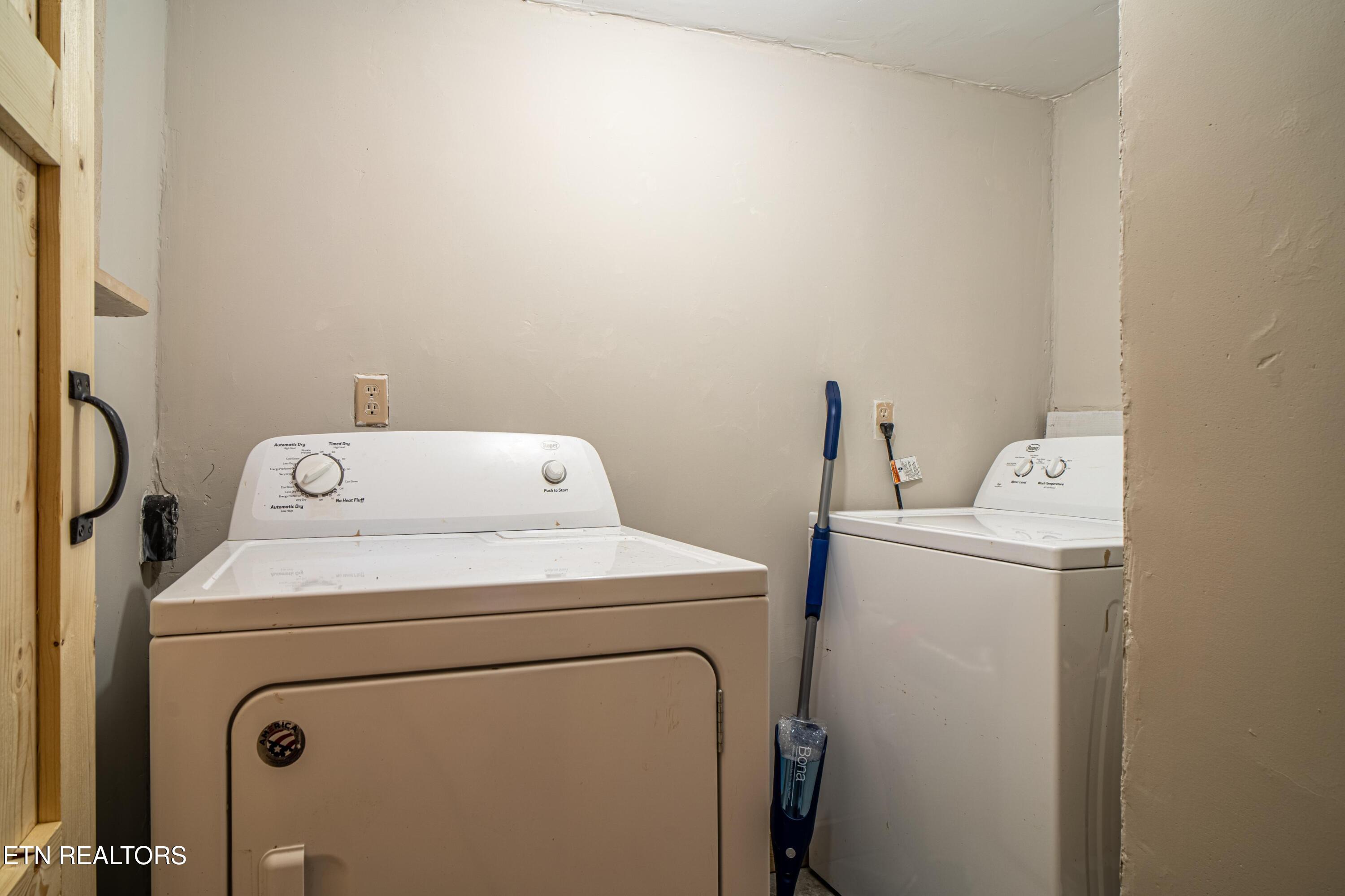 915 Newcomb Branch Way Cosby, TN 37722 - Photo 17 of 31 A7305184-HDR