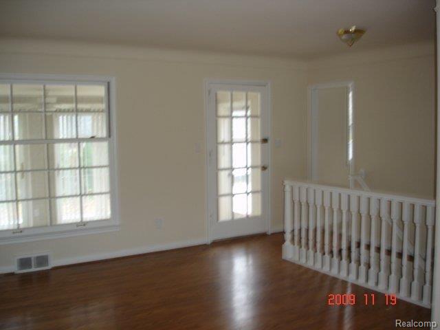 2325 West Maple Road Birmingham, MI 48009 - Photo 4 of 16 MAIN LV AREA