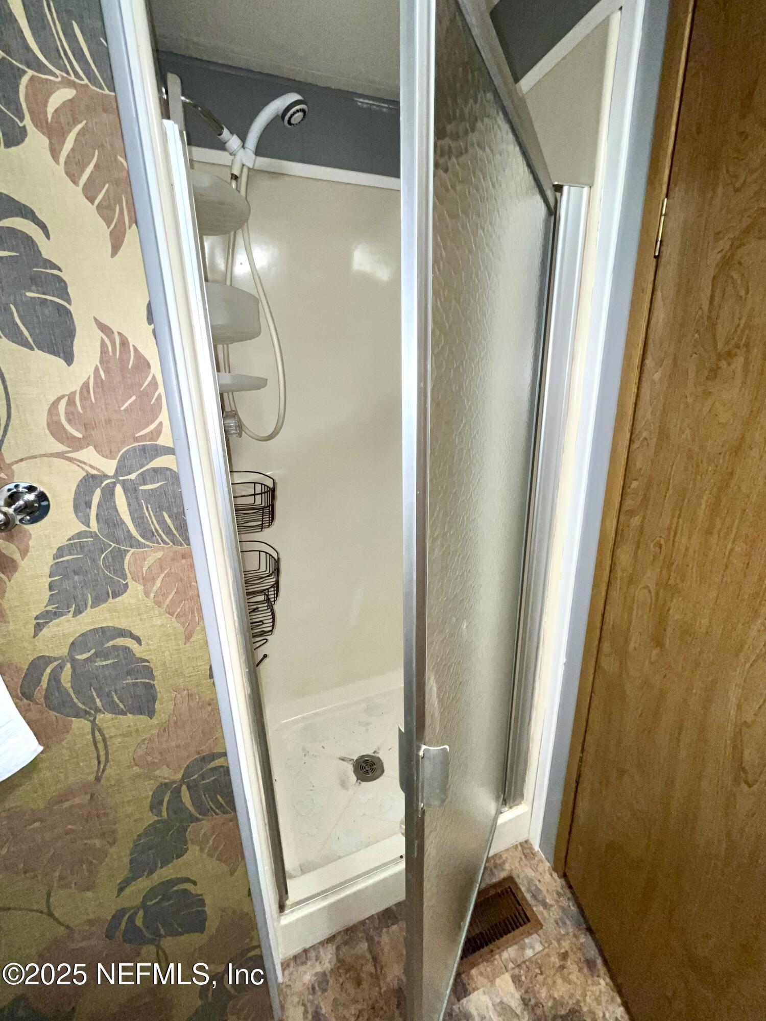 110 Mulberry Street Satsuma, FL 32189 - Photo 16 of 25 Separate shower in primary bath