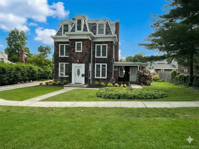 $2,800 | 74 Prospect Street, Unit 1N, Huntington, NY 11743