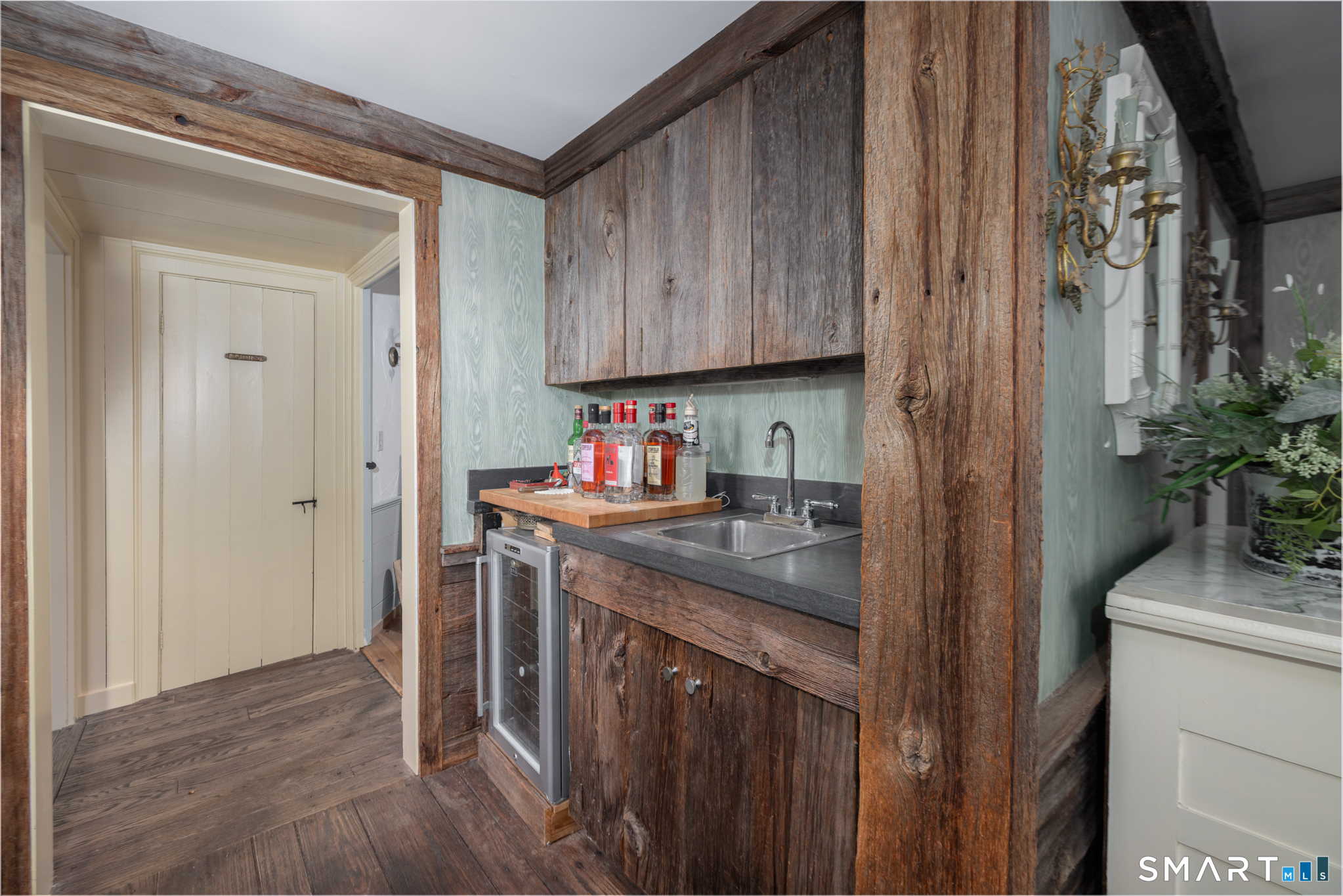 58 Good Hill Road Woodbury, CT 06798 - Photo 13 of 40 Wet-Bar