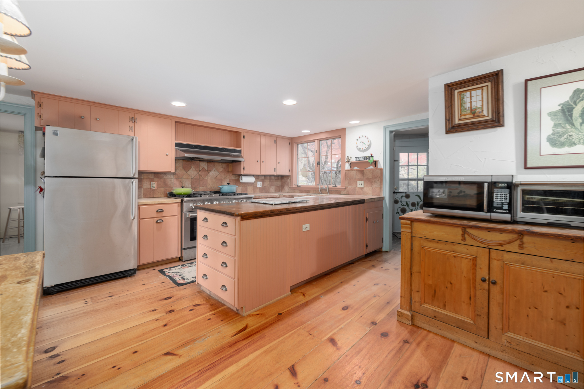 58 Good Hill Road Woodbury, CT 06798 - Photo 9 of 40 Custom Cabinetry