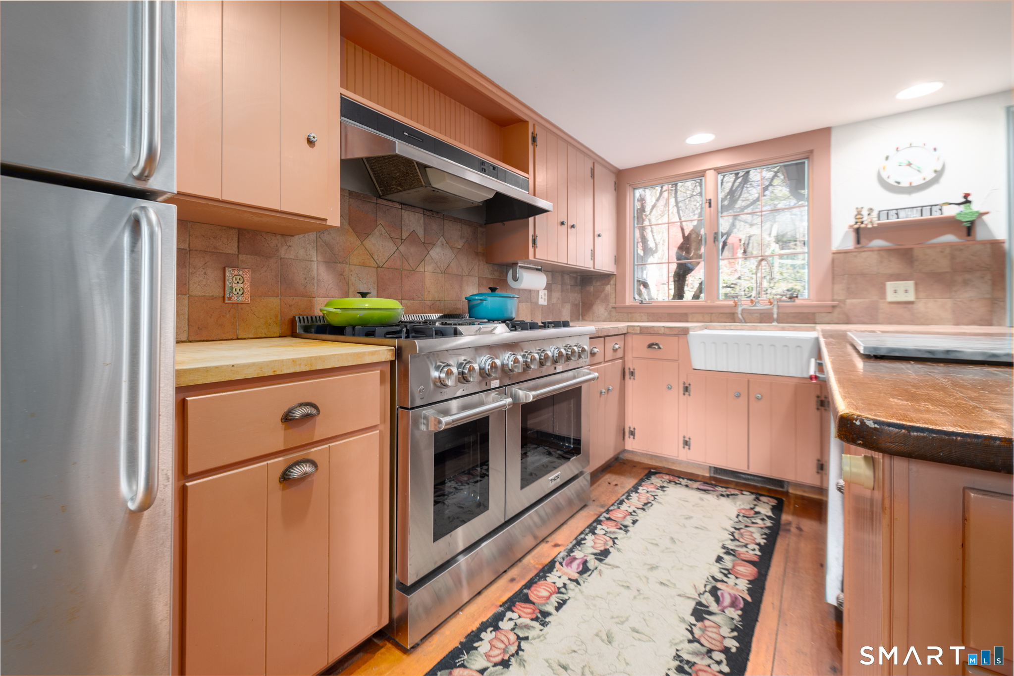 58 Good Hill Road Woodbury, CT 06798 - Photo 10 of 40 Thor Stove and Apron-Sink