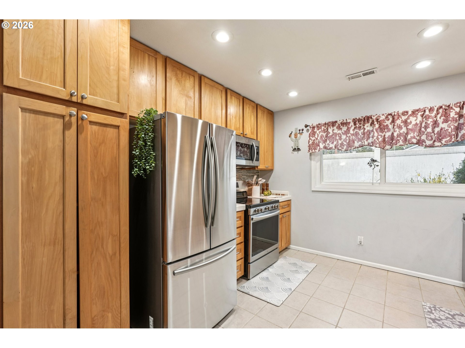 12905 Southwest Walker Road Beaverton, OR 97005 - Photo 12 of 28