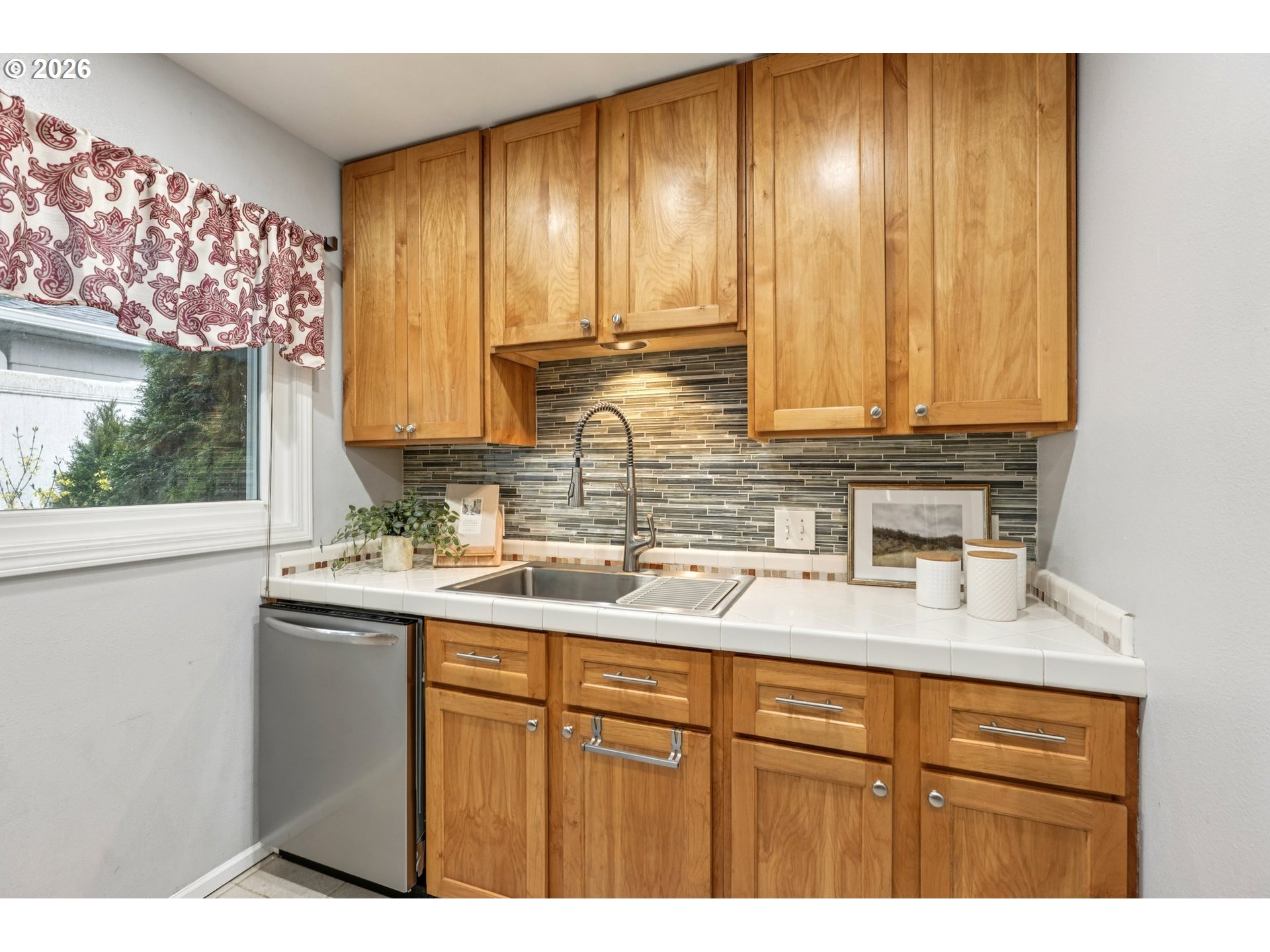 12905 Southwest Walker Road Beaverton, OR 97005 - Photo 13 of 28