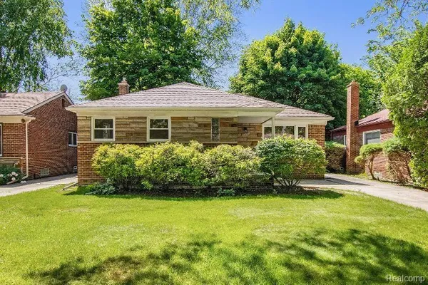 $2,300 | 21905 Sussex Street, Oak Park, MI 48237