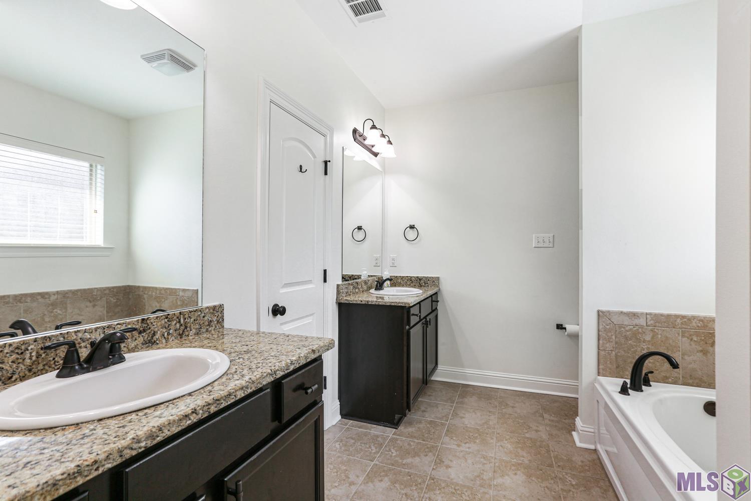 8934 Falling Oak Drive Baton Rouge, LA 70817 - Photo 7 of 13 Gallery Image 7