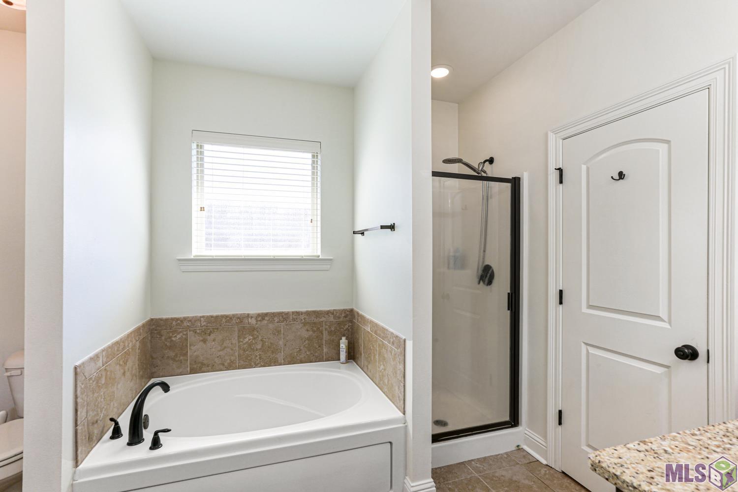 8934 Falling Oak Drive Baton Rouge, LA 70817 - Photo 8 of 13 Gallery Image 8