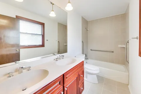 $800,000 | 1626 Barberry Lane, Mount Prospect, IL 60056