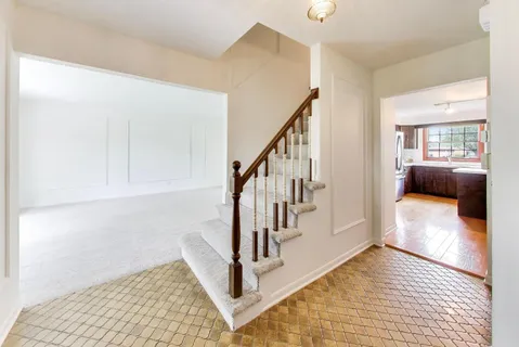 $800,000 | 1626 Barberry Lane, Mount Prospect, IL 60056