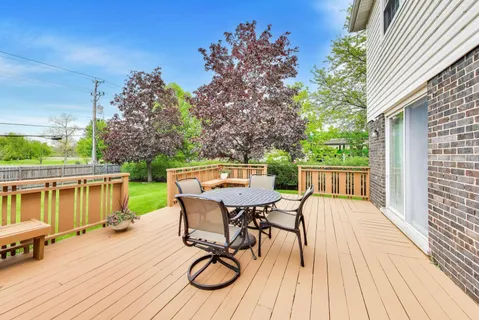 $800,000 | 1626 Barberry Lane, Mount Prospect, IL 60056