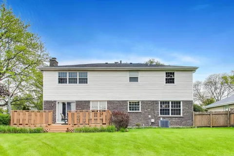 $800,000 | 1626 Barberry Lane, Mount Prospect, IL 60056