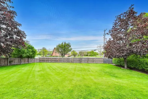 $800,000 | 1626 Barberry Lane, Mount Prospect, IL 60056