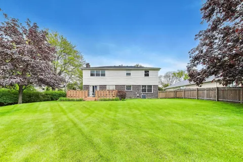 $800,000 | 1626 Barberry Lane, Mount Prospect, IL 60056