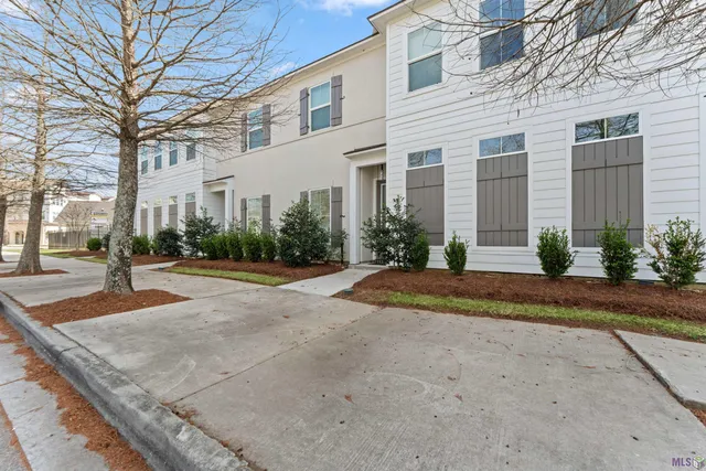 $330,000 | 10152 The Grove Boulevard, Baton Rouge, LA 70836
