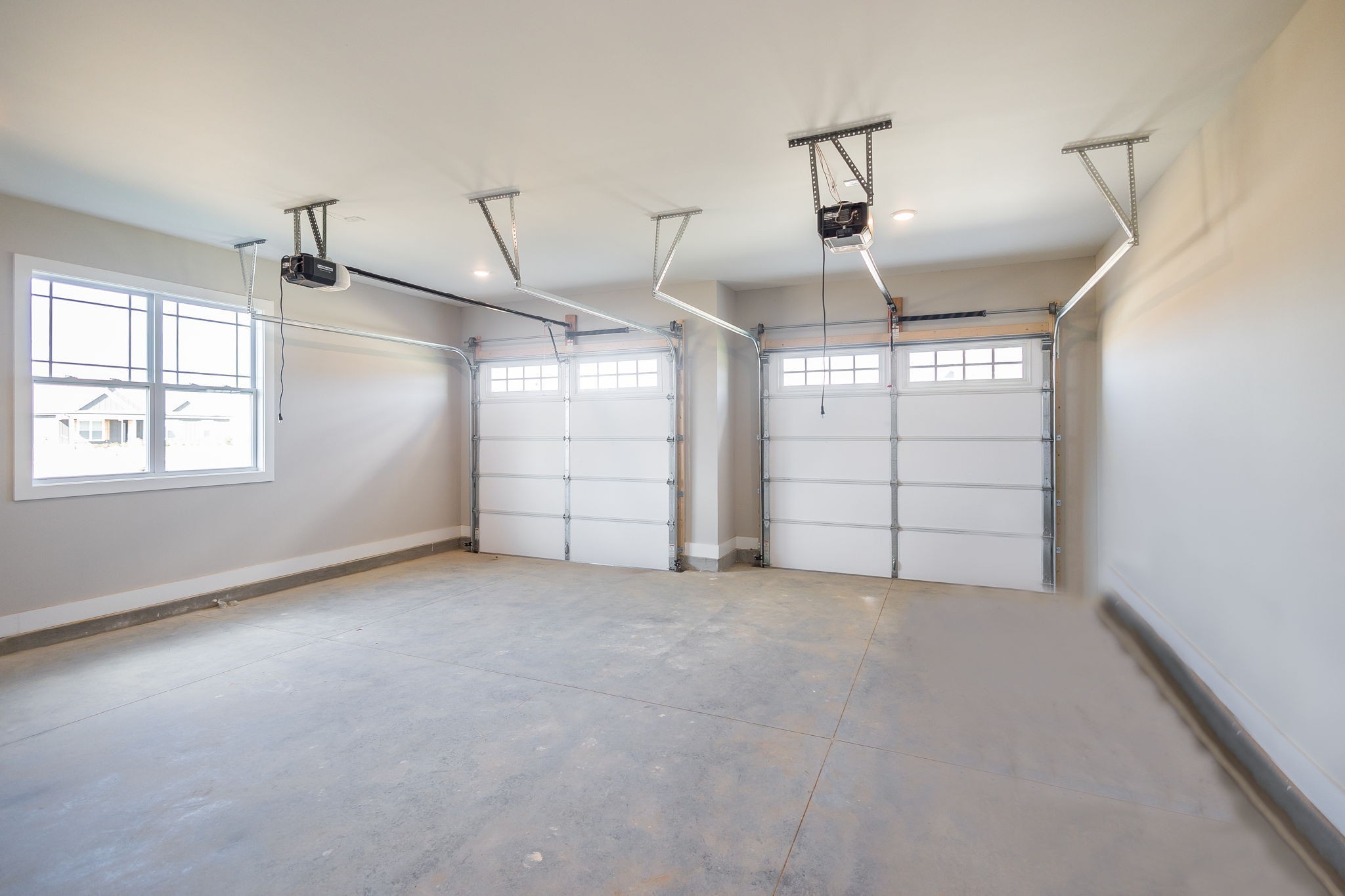 5708 Mullendore Court Murfreesboro, TN 37127 - Photo 45 of 47 an empty room with windows and ceiling fan